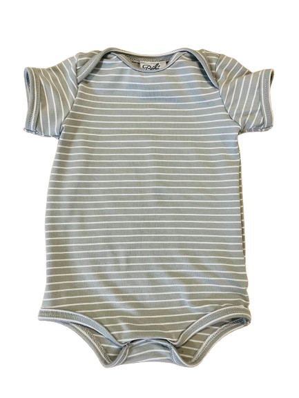 Panier cadeau ma première petite garde-robe