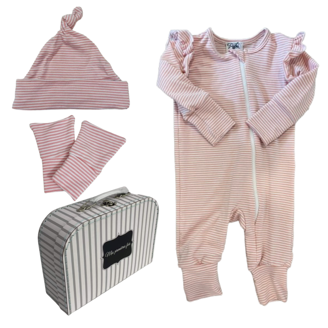 Ensemble pyjama dans une valise souvenir de naissance