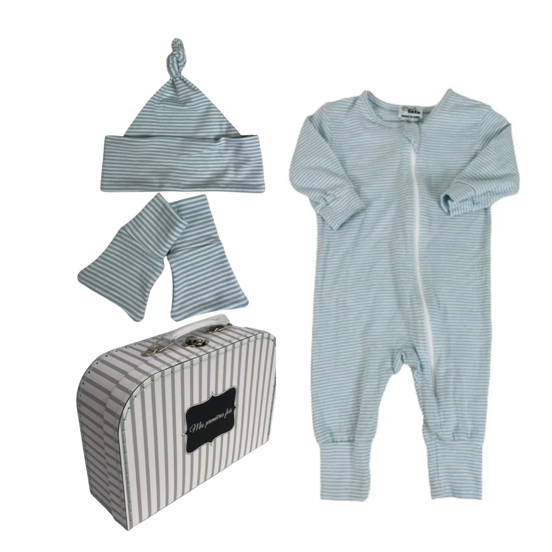 Ensemble mon premier pyjama dans une valise de naissance souvenir