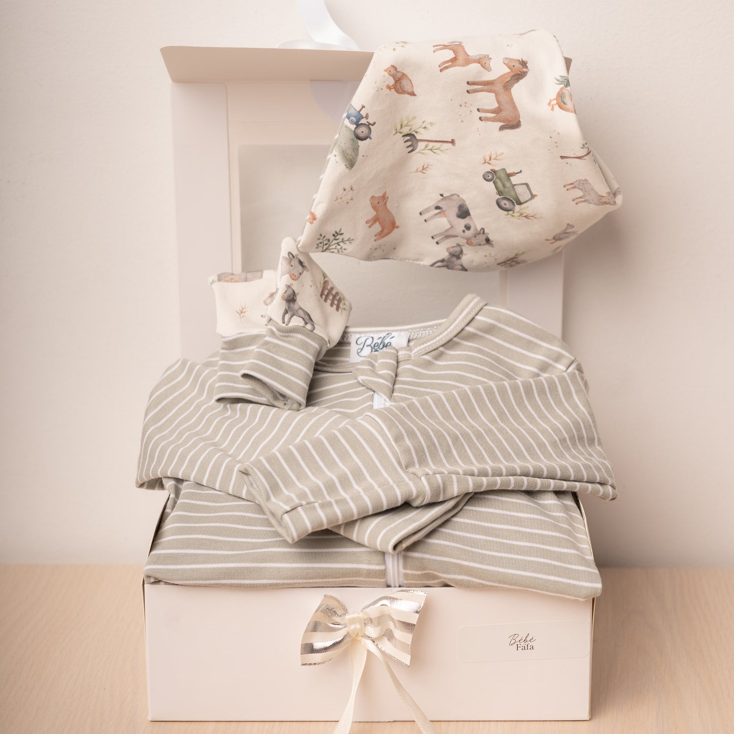 Panier-cadeau bébé personnalisé