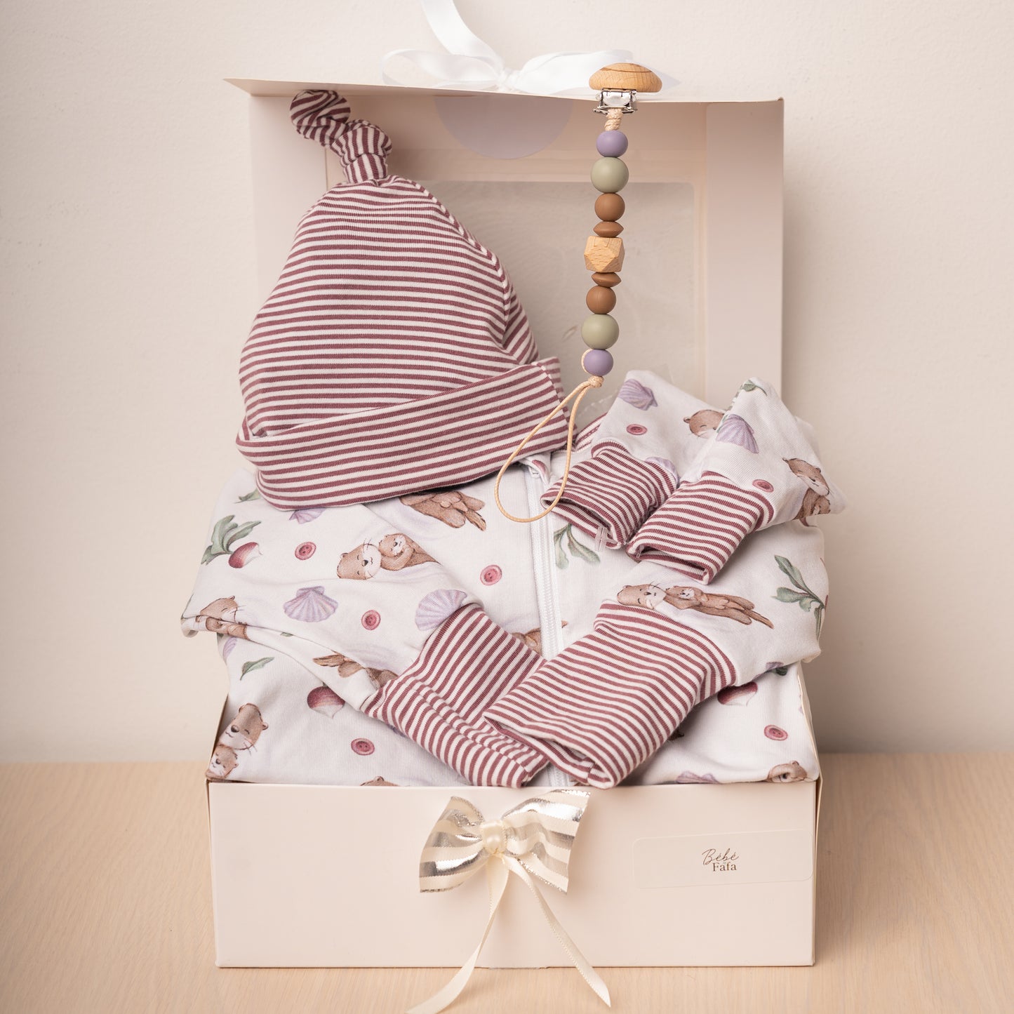 Panier cadeau ensemble essentiels pour les sorties de bébé