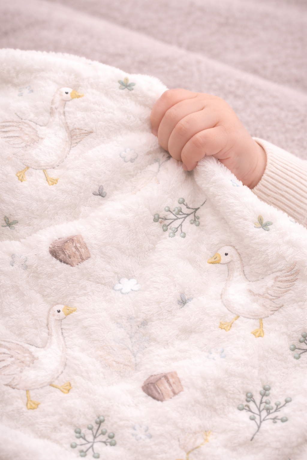 Doudou peluche ultra douce motifs Oies et chocolat