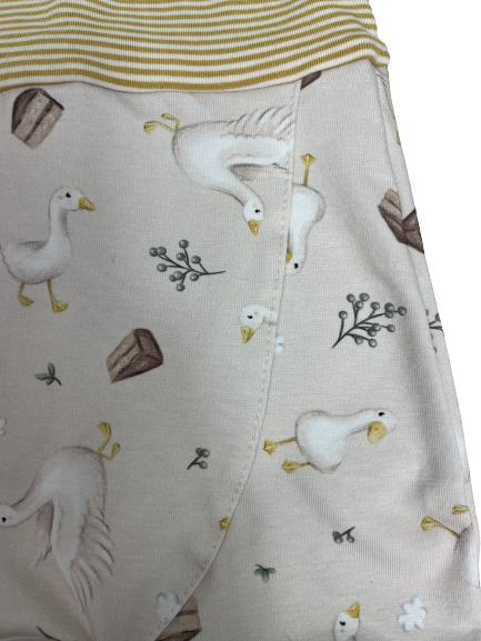Pantalon évolutif à motifs oies et chocolat