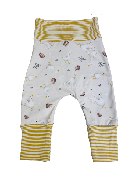 Pantalon évolutif à motifs oies et chocolat